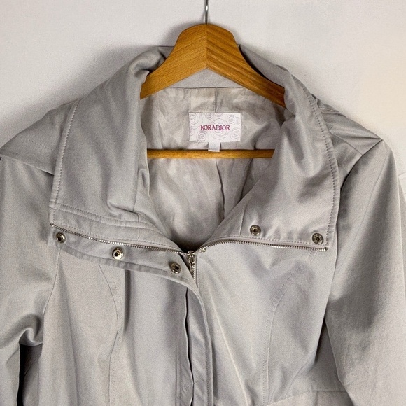 KORADIOR Women Short Trench Raincoat Fits like Sz Large Drawstring Quiet Luxury - Picture 3 of 16